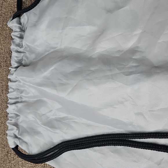 Hunter Logo Gray Sling Drawstring Backpack - Picture 6 of 6